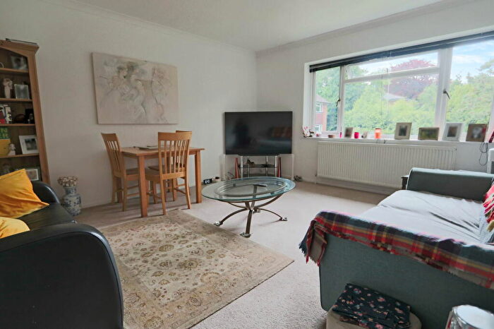 2 Bedroom Apartment For Sale In Tupwood Lane, Caterham, CR3