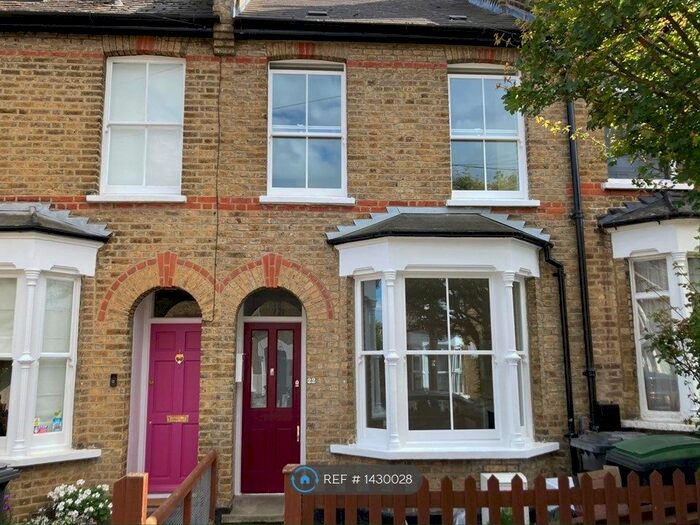 3 Bedroom Terraced House To Rent In Richmond Road, London, N11