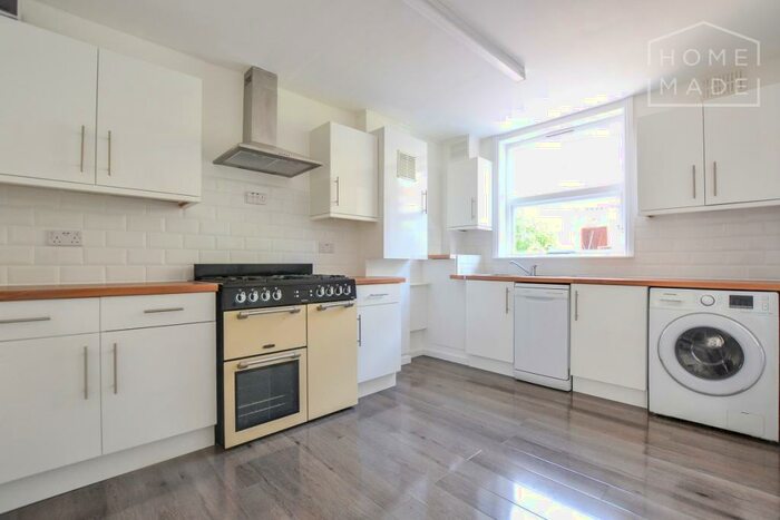 4 Bedroom Semi-Detached House To Rent In Poynings Rd, Archway, N19