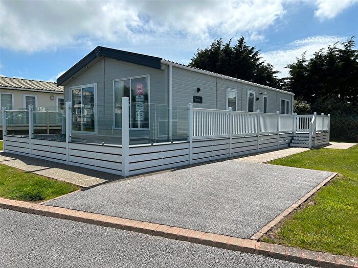 2 Bedroom Property For Sale In Halt Road, Goonhavern, Truro, Cornwall, TR4