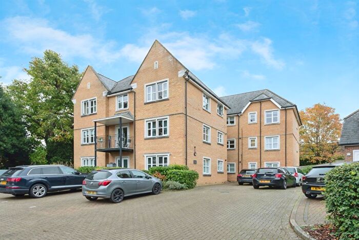 2 Bedroom Flat To Rent In Waglands Garden, Buckingham, MK18