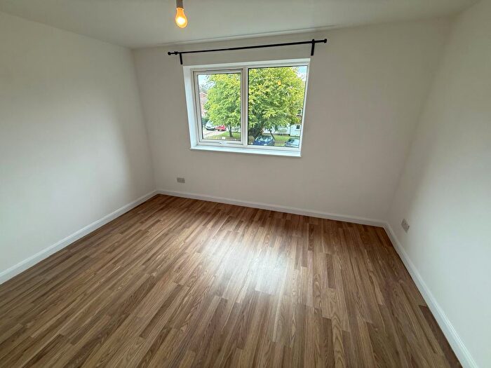 1 Bedroom Flat To Rent In Poplar Grove, London, N11