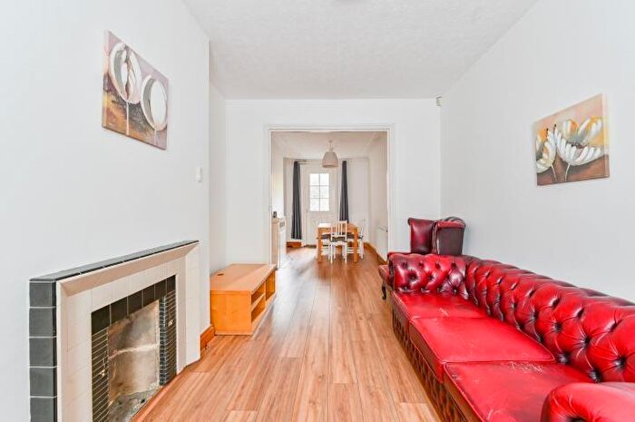 4 Bedroom Town House For Sale In Camberwell New Road, London, SE5