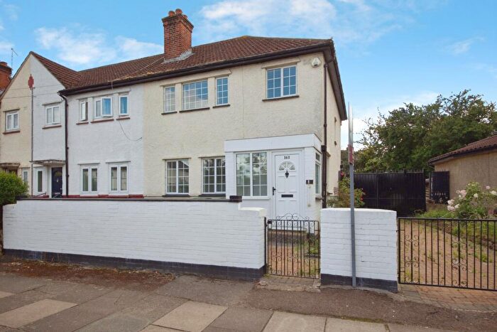 3 Bedroom End Of Terrace House For Sale In Rivulet Road, London, N17