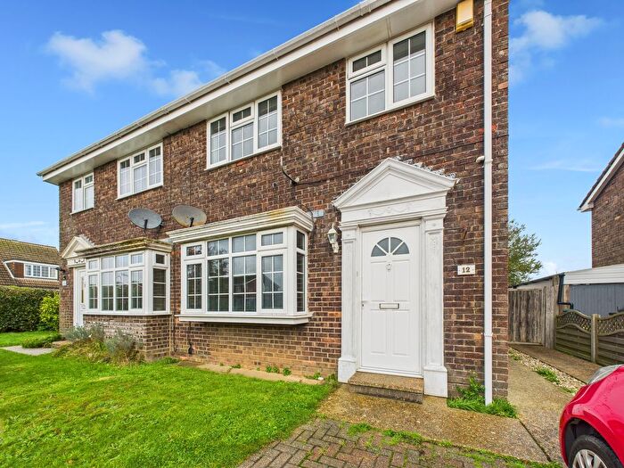 4 Bedroom Semi-detached House To Rent In Leeward Road, Littlehampton, BN17