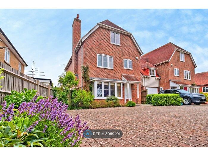 5 Bedroom Detached House To Rent In Westover Road, Lymington, SO41