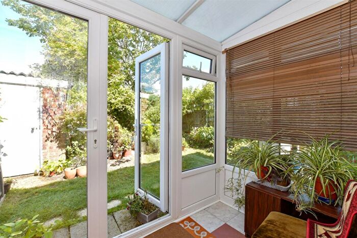 3 Bedroom End Of Terrace House For Sale In Elmhurst Drive, Hornchurch, Essex, RM11