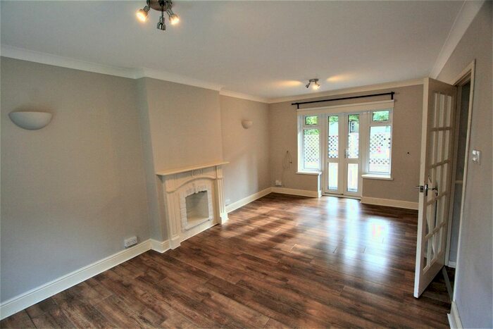 2 Bedroom Flat To Rent In Kemsing Close, Hayes, Bromley, BR2