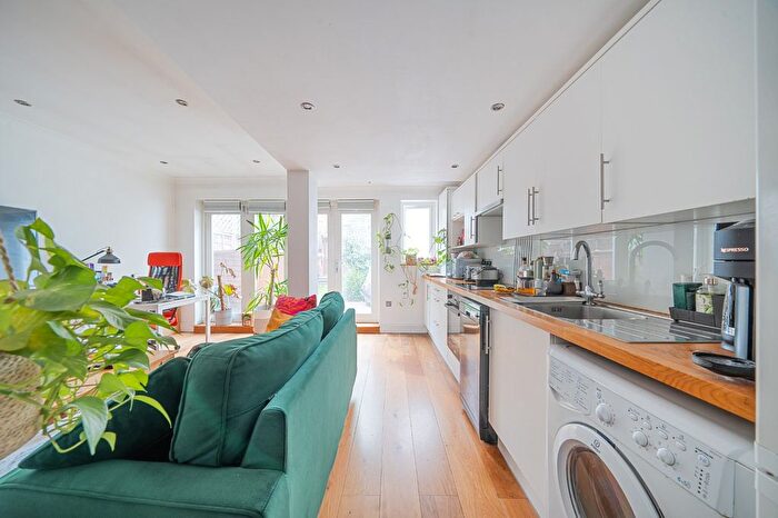 1 Bedroom Flat To Rent In Tadmor Street, London, W12