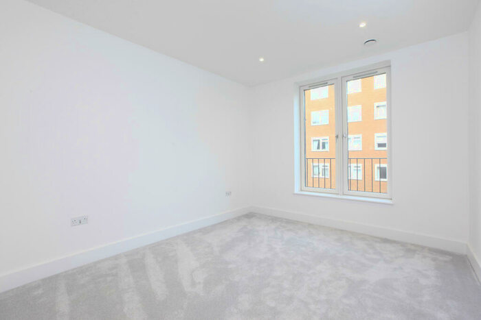 2 Bedroom Apartment For Sale In Thornton Road, Balham, London, SW12
