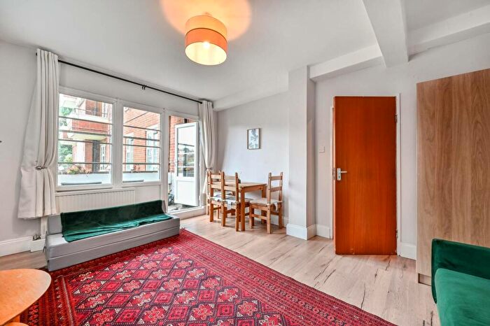 1 Bedroom Flat To Rent In Clarence Way, Camden, London, NW1