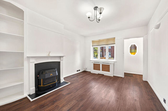 2 Bedroom Maisonette To Rent In Errol Gardens, New Malden, KT3