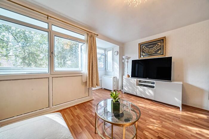 3 Bedroom Flat For Sale In Portobello Road, London, W10