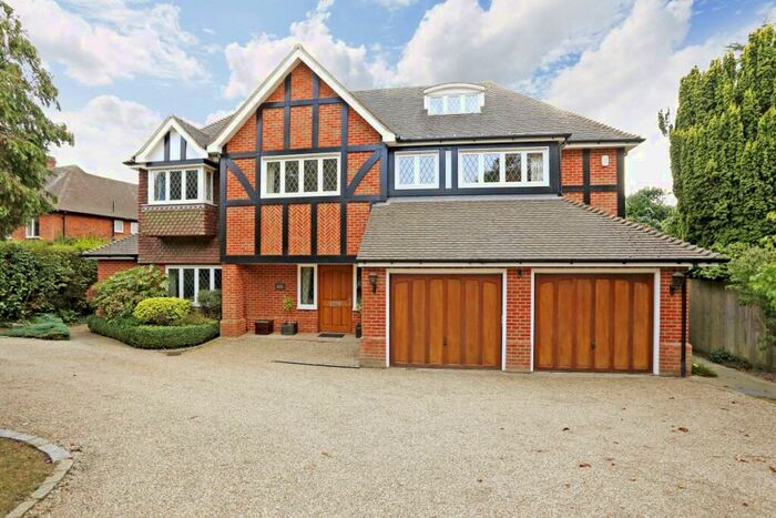6 Bedroom Detached House To Rent In Walkwood End Beaconsfield, HP9