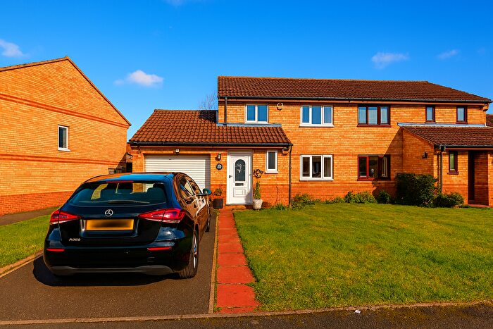 3 Bedroom Semi-Detached House To Rent In Pye Croft, Bristol, BS32
