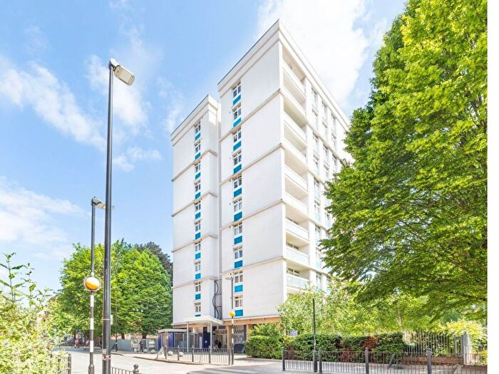 2 Bedroom Flat To Rent In Bromley High Street, London, E3