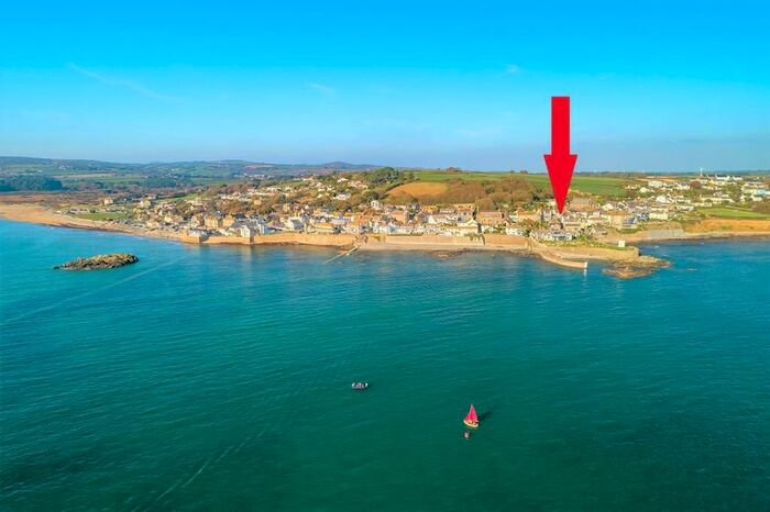 1 Bedroom Flat To Rent In Fore Street, Marazion, TR17