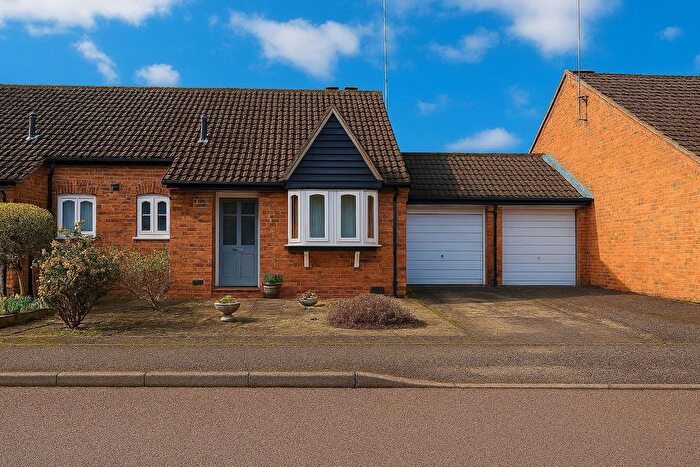 2 Bedroom Property For Sale In Kite Field, Northchurch, Berkhamsted, HP4