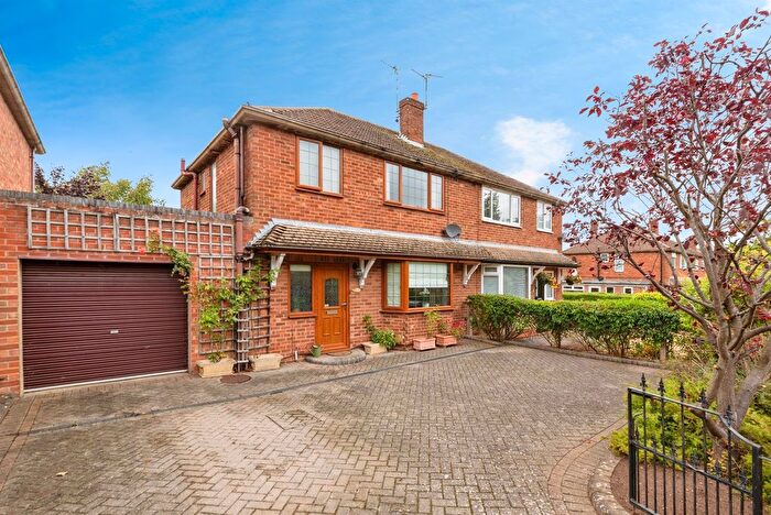 3 Bedroom Semi-Detached House For Sale In Belton Lane, Grantham, NG31
