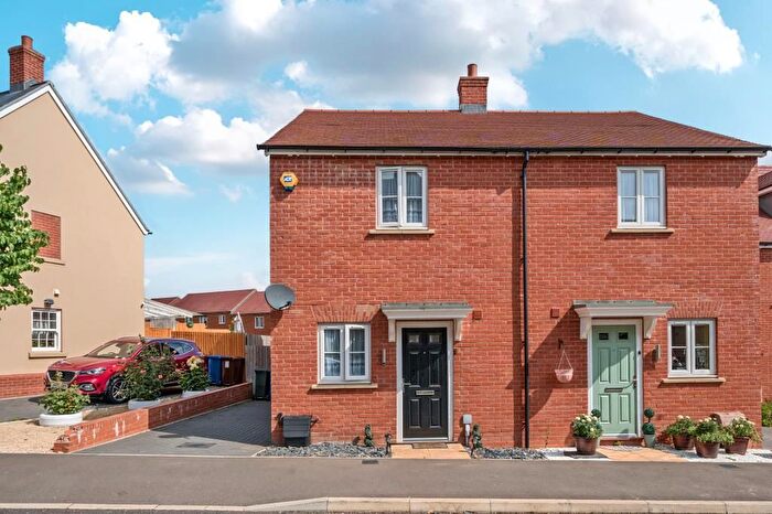 2 Bedroom Semi-Detached House For Sale In Banbury, Oxfordshire, OX16