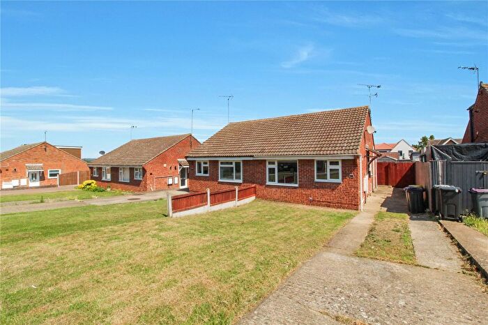 2 Bedroom Bungalow For Sale In Willingale Avenue, Rayleigh, Essex, SS6