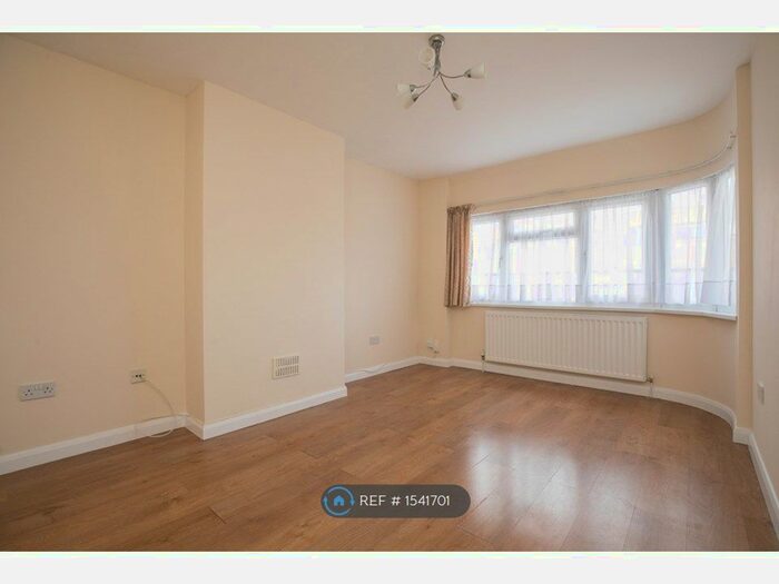 2 Bedroom Maisonette To Rent In Nestles Avenue, Hayes, UB3
