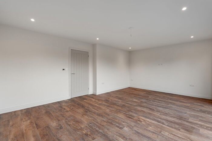 4 Bedroom Semi-Detached House To Rent In Lodge Road, Lymington, Hampshire, SO41