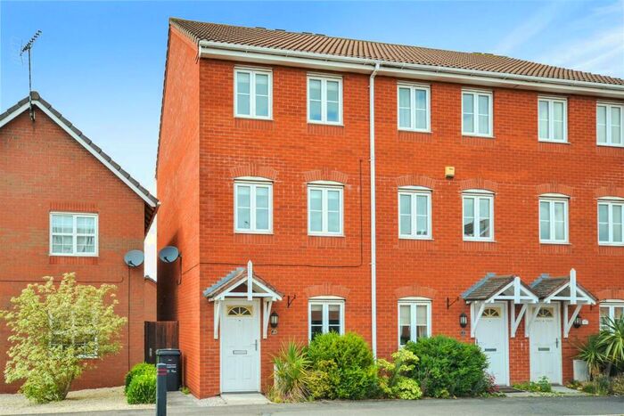 3 Bedroom Semi-Detached House To Rent In Stableford Close, Shepshed, Leicestershire, LE12