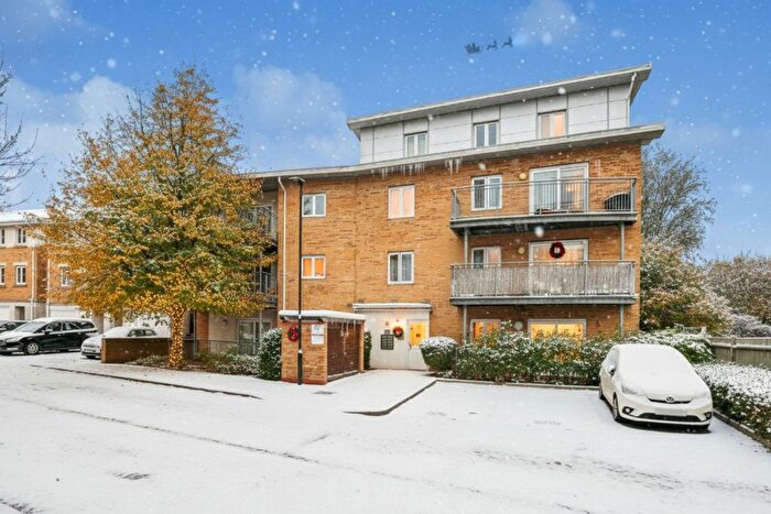 2 Bedroom Flat For Sale In Primrose Place, Isleworth, TW7