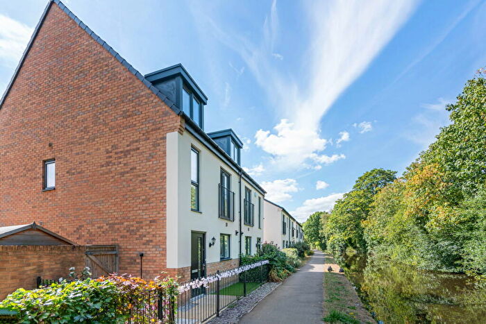 3 Bedroom Semi Detached House For Sale In Barge Avenue, Sowerby Bridge, HX6