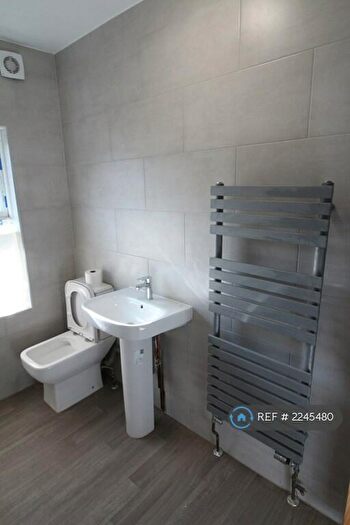 3 Bedroom Terraced House To Rent In Albany Road, London, N18