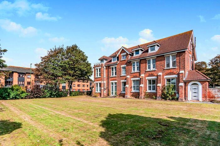 1 Bedroom Flat To Rent In Wellesley Court, Fitzalan Road, BN17