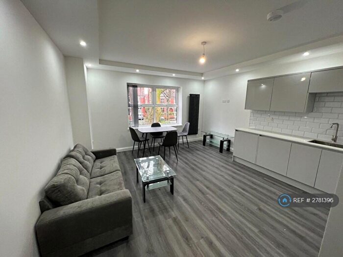 2 Bedroom Flat To Rent In Clothorn Road, Manchester, M20