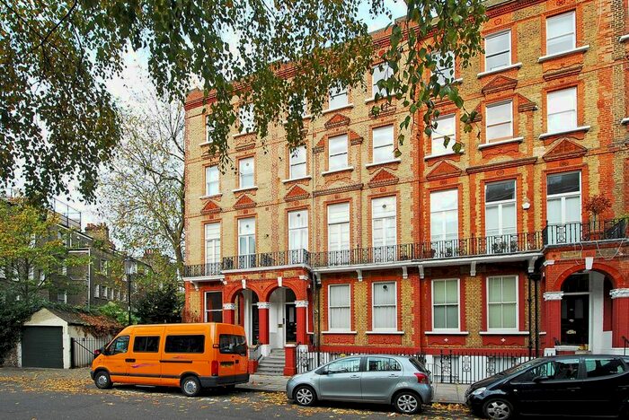 1 Bedroom Flat To Rent In Nevern Square, Earls Court, London, SW5