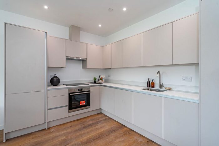 1 Bedroom Flat To Rent In Lakeside Close, Staines Upon Thames, TW18