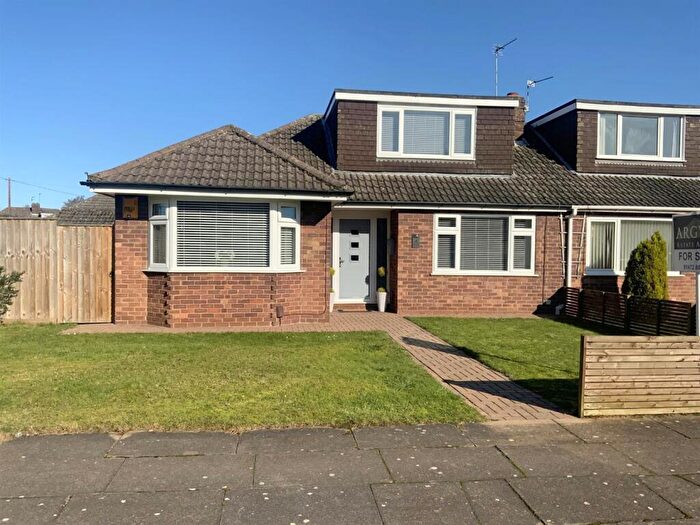 3 Bedroom Semi-Detached Bungalow For Sale In Pagehall Close, Scartho, DN33
