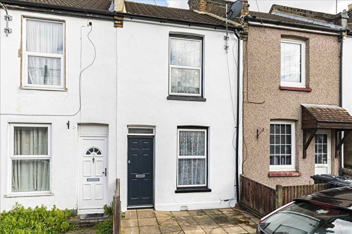 2 Bedroom Property To Rent In Howard Road, Dartford, DA1