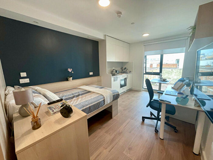 1 Bedroom Private Hall To Rent In High Street, Southampton, SO14