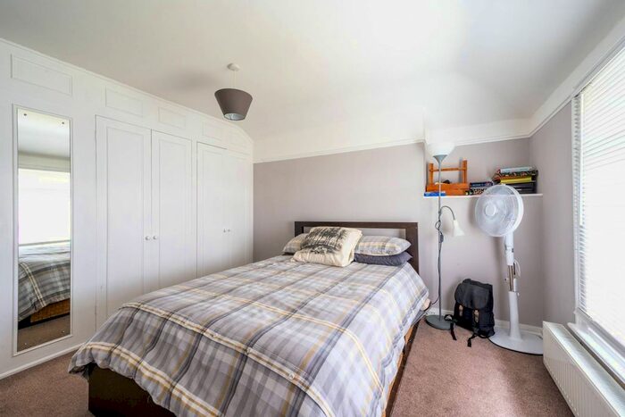 2 Bedroom Flat To Rent In Thornton Hill, Wimbledon, London, SW19