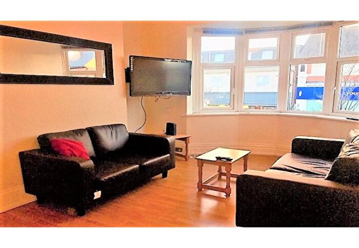 4 Bedroom Maisonette To Rent In Cartington Terrace, Heaton, Newcastle Upon Tyne, NE6