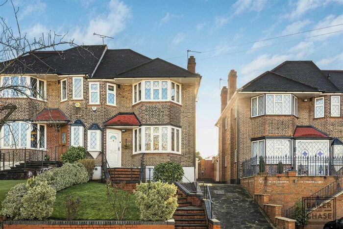 3 Bedroom Semi-Detached House To Rent In Arnos Grove, London, N14