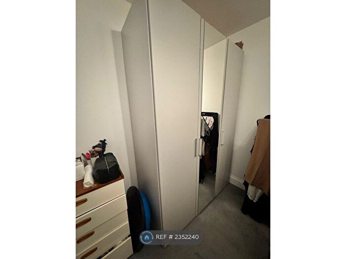 2 Bedroom Flat To Rent In Danescroft, London, NW4