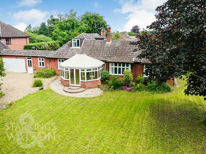 4 Bedroom Chalet For Sale In The Street, Brundall, Norwich, NR13