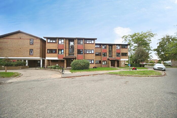 2 Bedroom Flat For Sale In Vincent Road, Luton, LU4