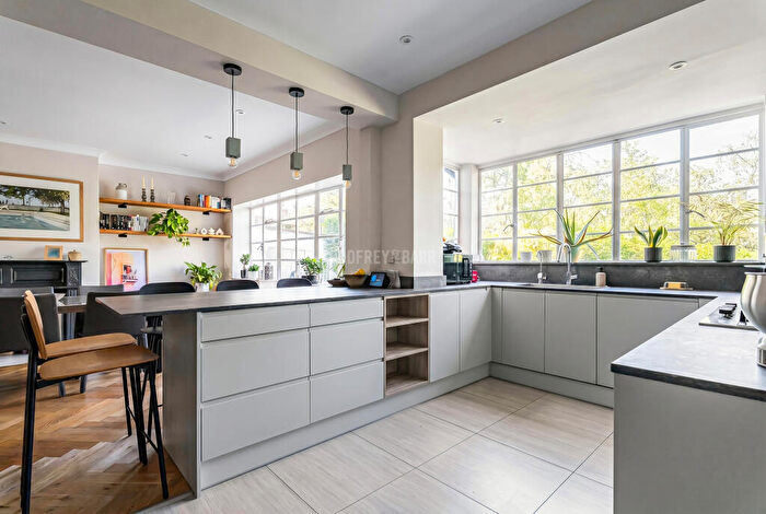 4 Bedroom Semi-Detached House To Rent In Kingsley Close, Hampstead Garden Suburb, N2