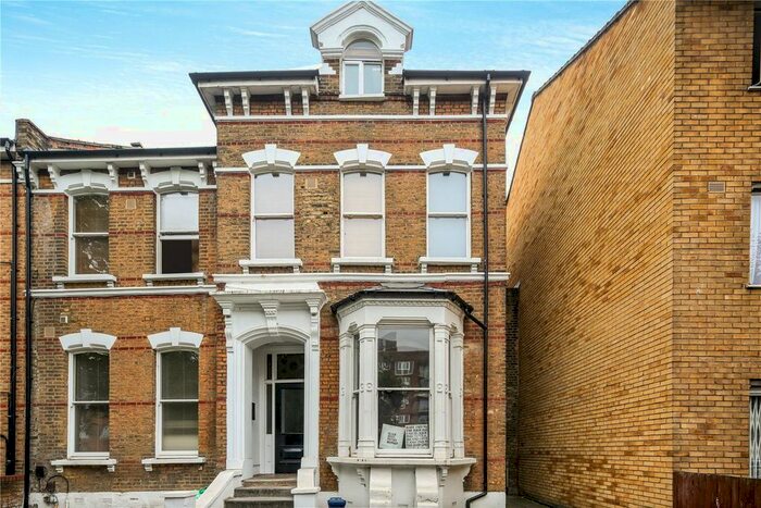 1 Bedroom Flat To Rent In Amhurst Park, Stamford Hill, London, N16