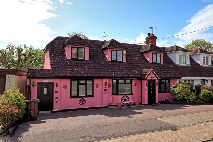 4 Bedroom Semi-Detached House For Sale In Fairmead Avenue, SS7