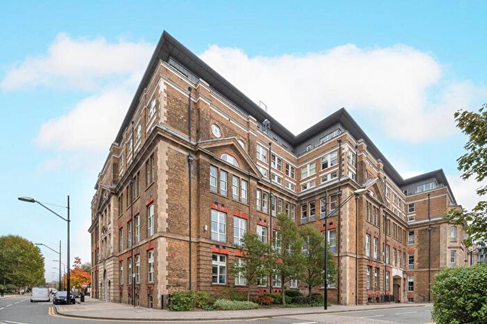 3 Bedroom Flat For Sale In Cadogan Road, Woolwich Riverside, London, SE18