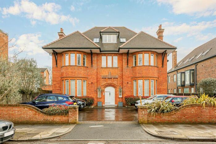 3 Bedroom Flat To Rent In Elm Avenue, London, W5