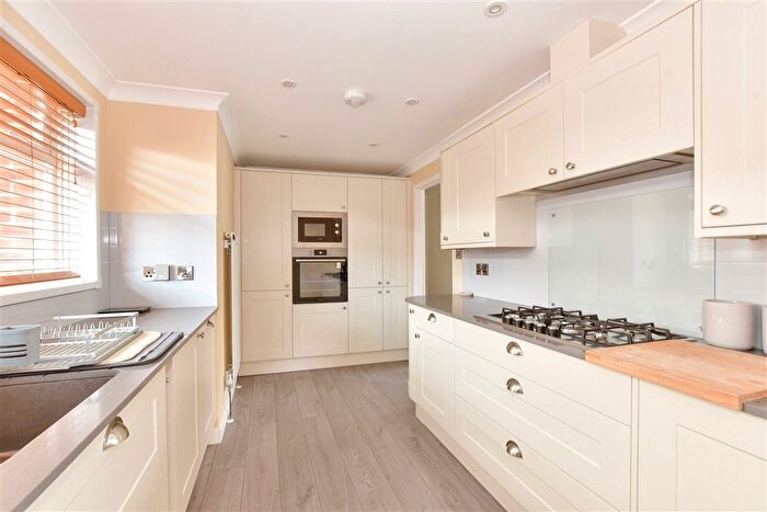 3 Bedroom Detached Bungalow For Sale In Fleet Way, Shalfleet, Isle Of Wight, PO30